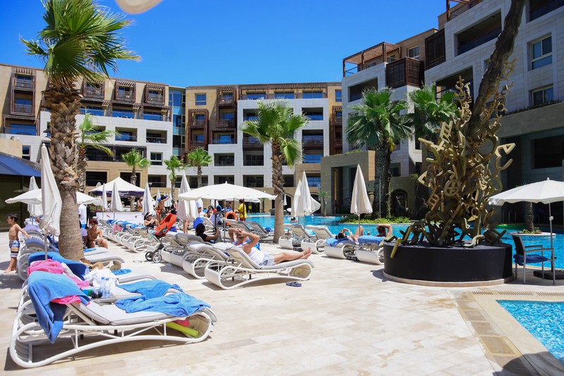 Lunch by the pool at Kempinski Summerland Hotel & Resort